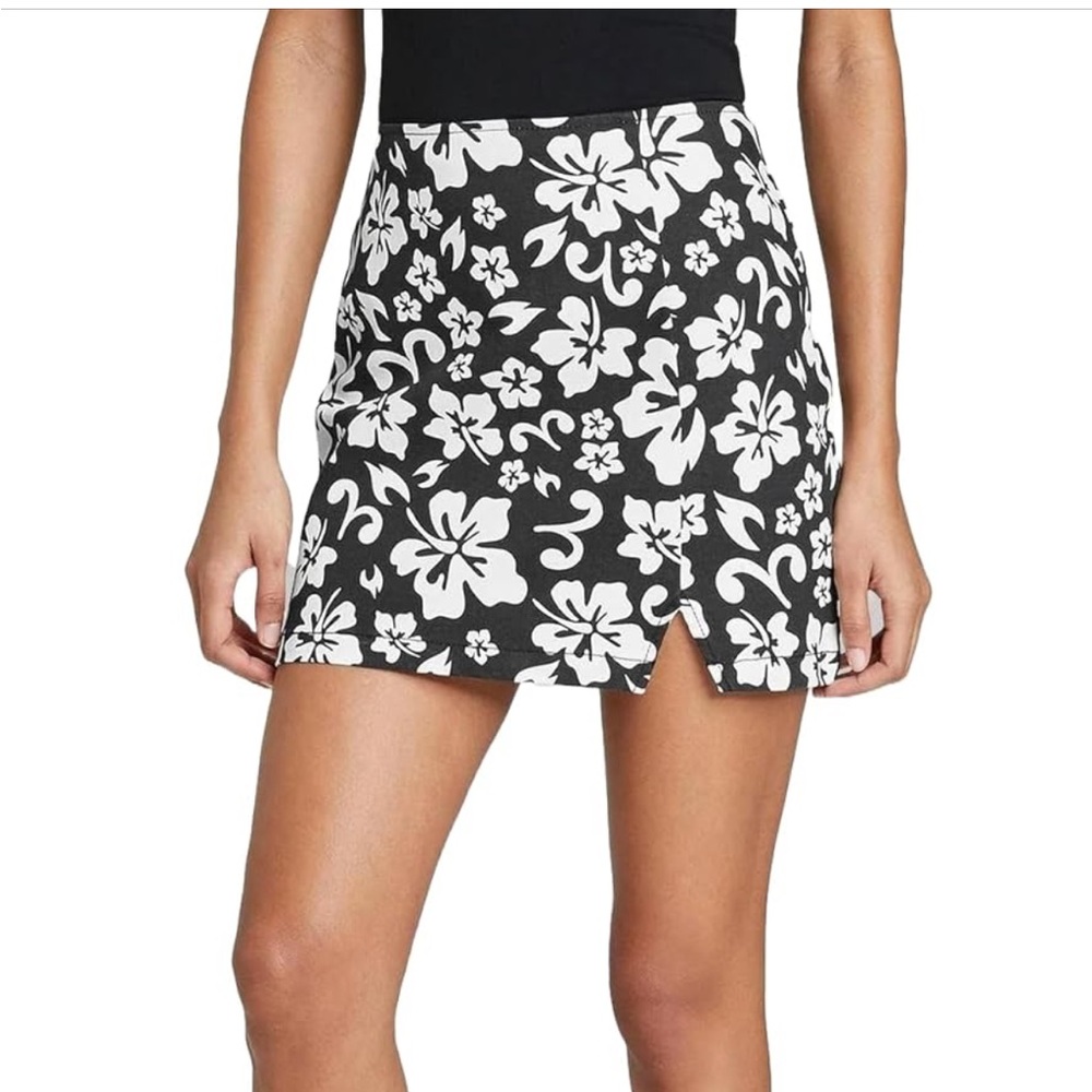 NWT Wild Fable Notch Front Seamed Jean Mini Skirt Women’s Size 12